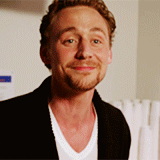 tom_hiddleston_bursts_out_laughing